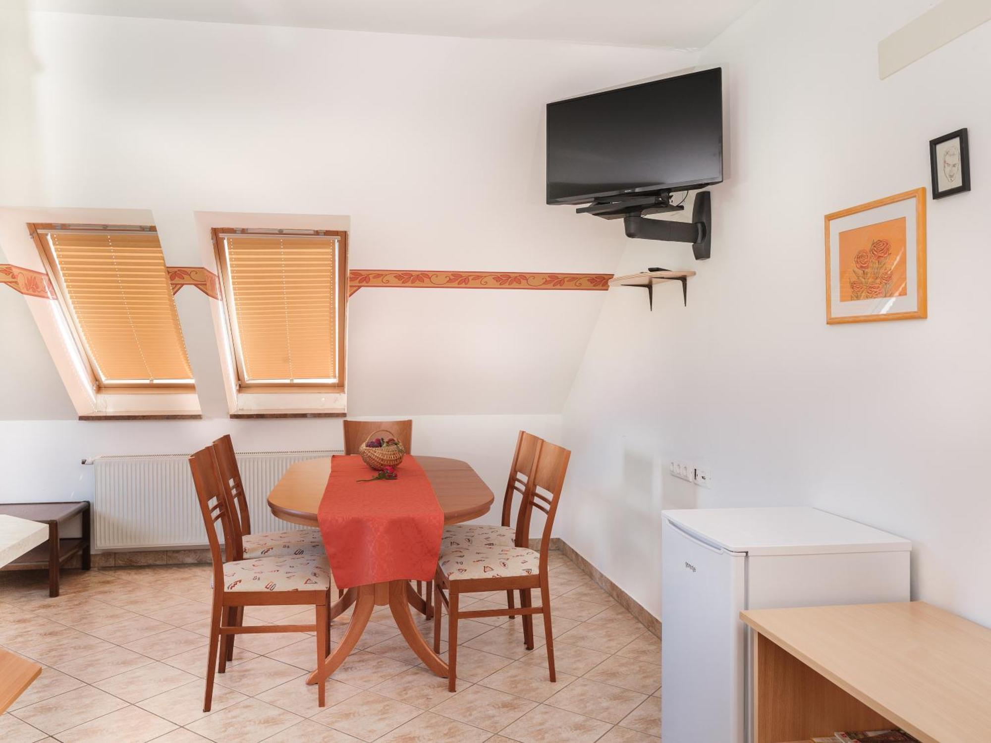 Apartments Suster Stari Trg ob Kolpi Exterior photo